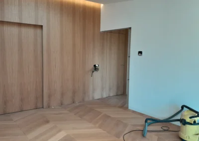 Interiérové dveře a dřevěný obklad na míru Brno