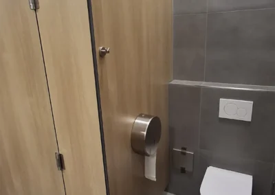 Dveře a dřevěný obklad na míru do restaurace Bučovice, Vyškov