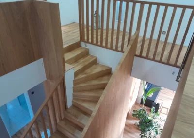 Schodiště a dřevěný obklad z dýhy Žarošice