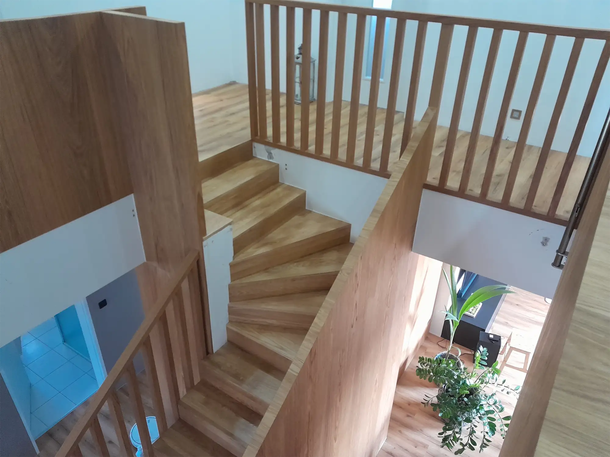 Schodiště a dřevěný obklad z dýhy Žarošice