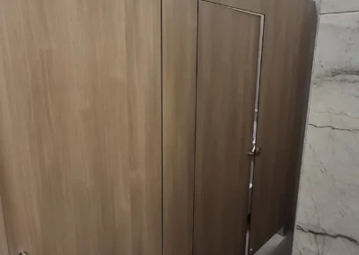 Dveře a dřevěný obklad na míru do restaurace Bučovice, Vyškov